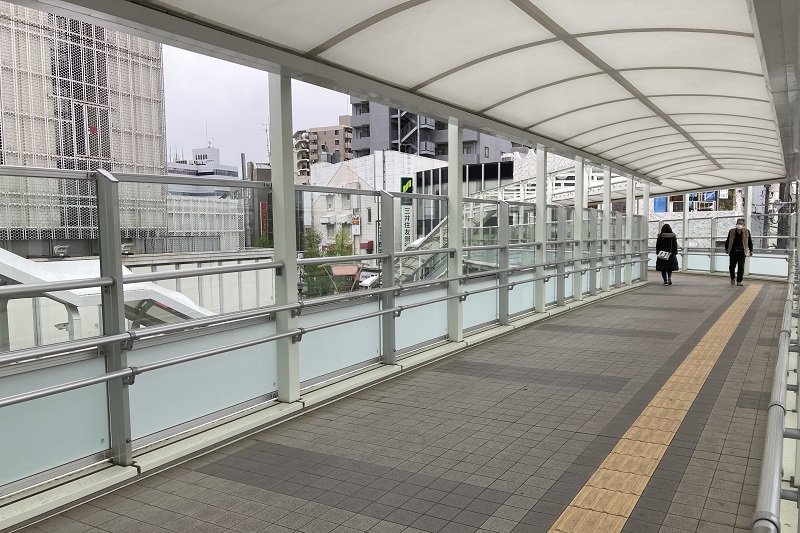 「上福岡」駅東口に新しく整備された横断歩道橋