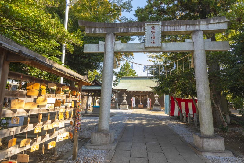 秋には獅子舞が行われる「熊野神社」