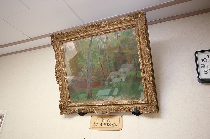 校長室には、針ヶ谷小周辺の風景画が飾られている